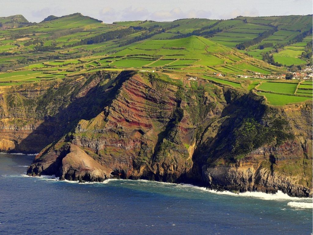 1750159175areas_protegidas_Ponta_do_Escalvado.jpg