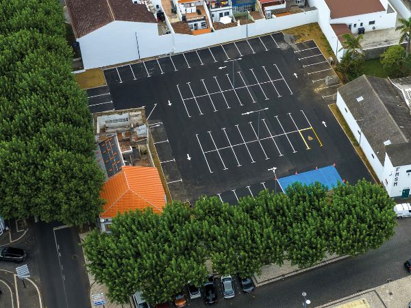 1757783124cmlagoa_PARQUES_DE_ESTACIONAMENTO.jpg